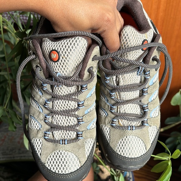Like New Merrell 7.5 hikers - Picture 3 of 7